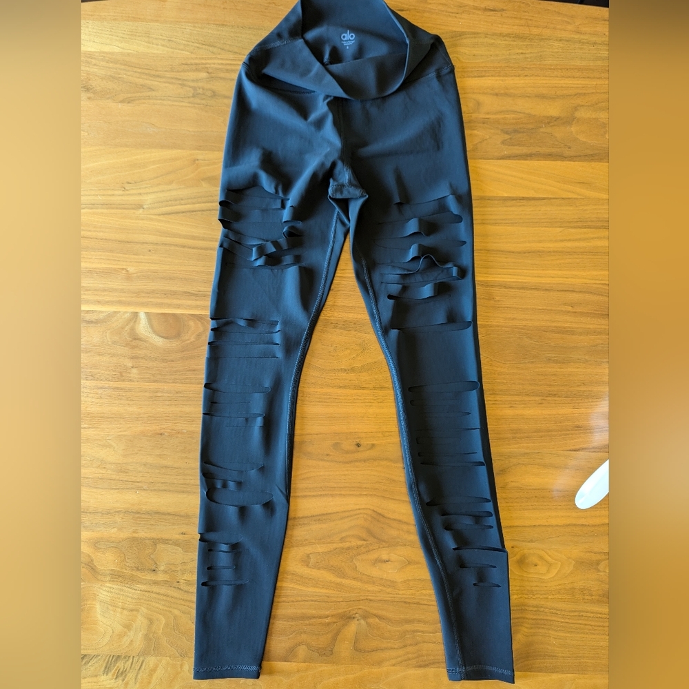 ALO Yoga cut out pants